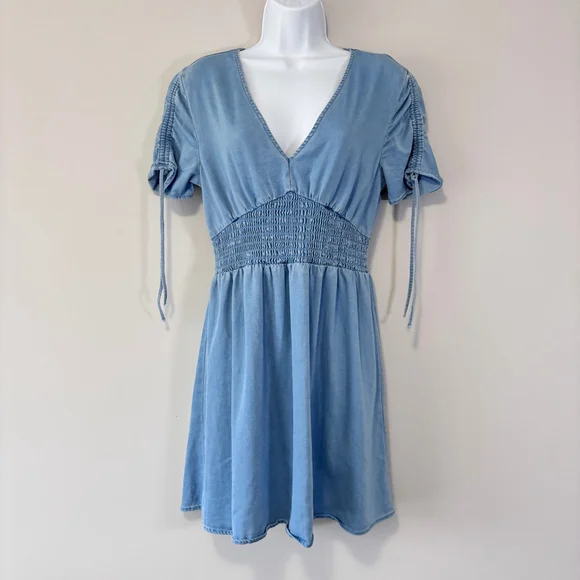 Bar III Women's Size Medium Blue Chambray Short Sleeve Summer Mini Dress NWT - Picture 3 of 5